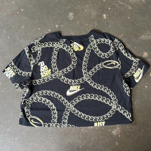 Nike - Women’s Logo Chain Crop Shirt - Picture 2 of 4